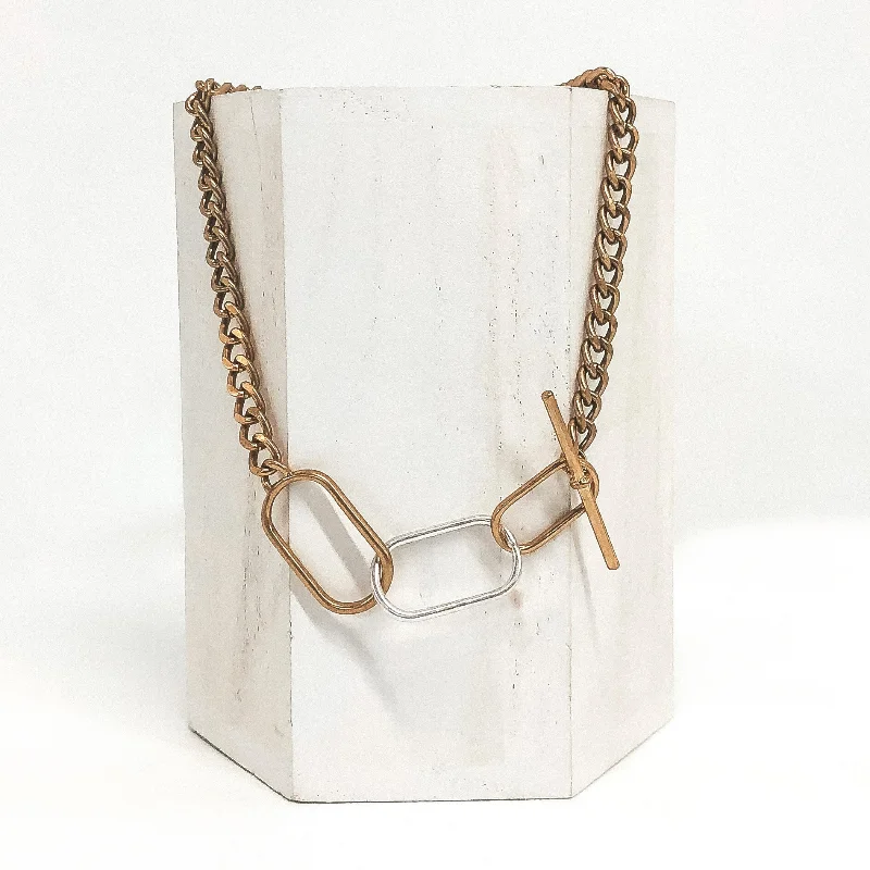 Chain Link Necklace with Toggle Clasp in Gold