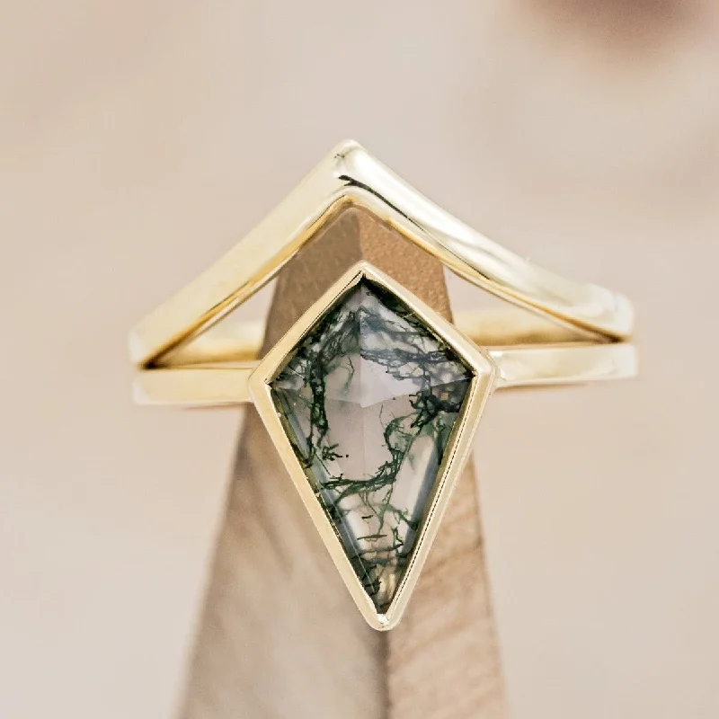 "WILLA" - KITE CUT MOSS AGATE SOLITAIRE ENGAGEMENT RING WITH TRACER